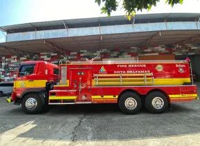 FIRE TRUCK 10000 W 